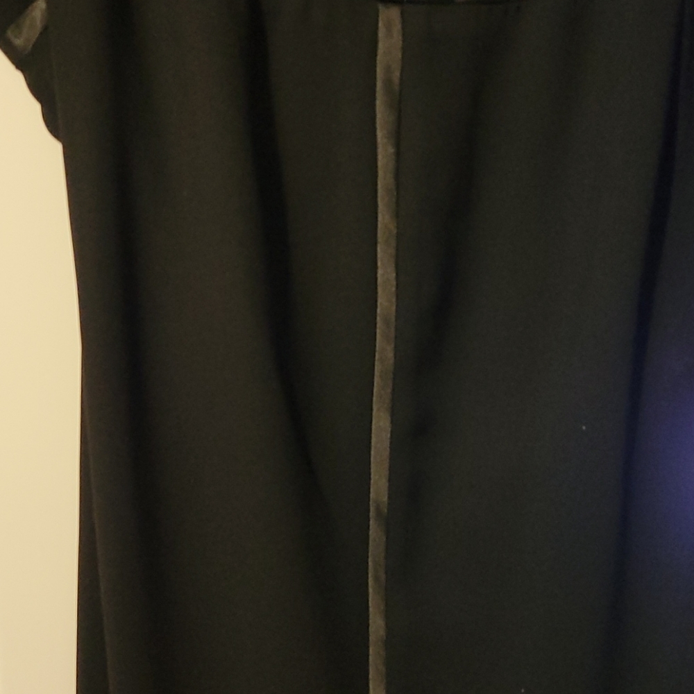 Clothes - Picture 2 of 3